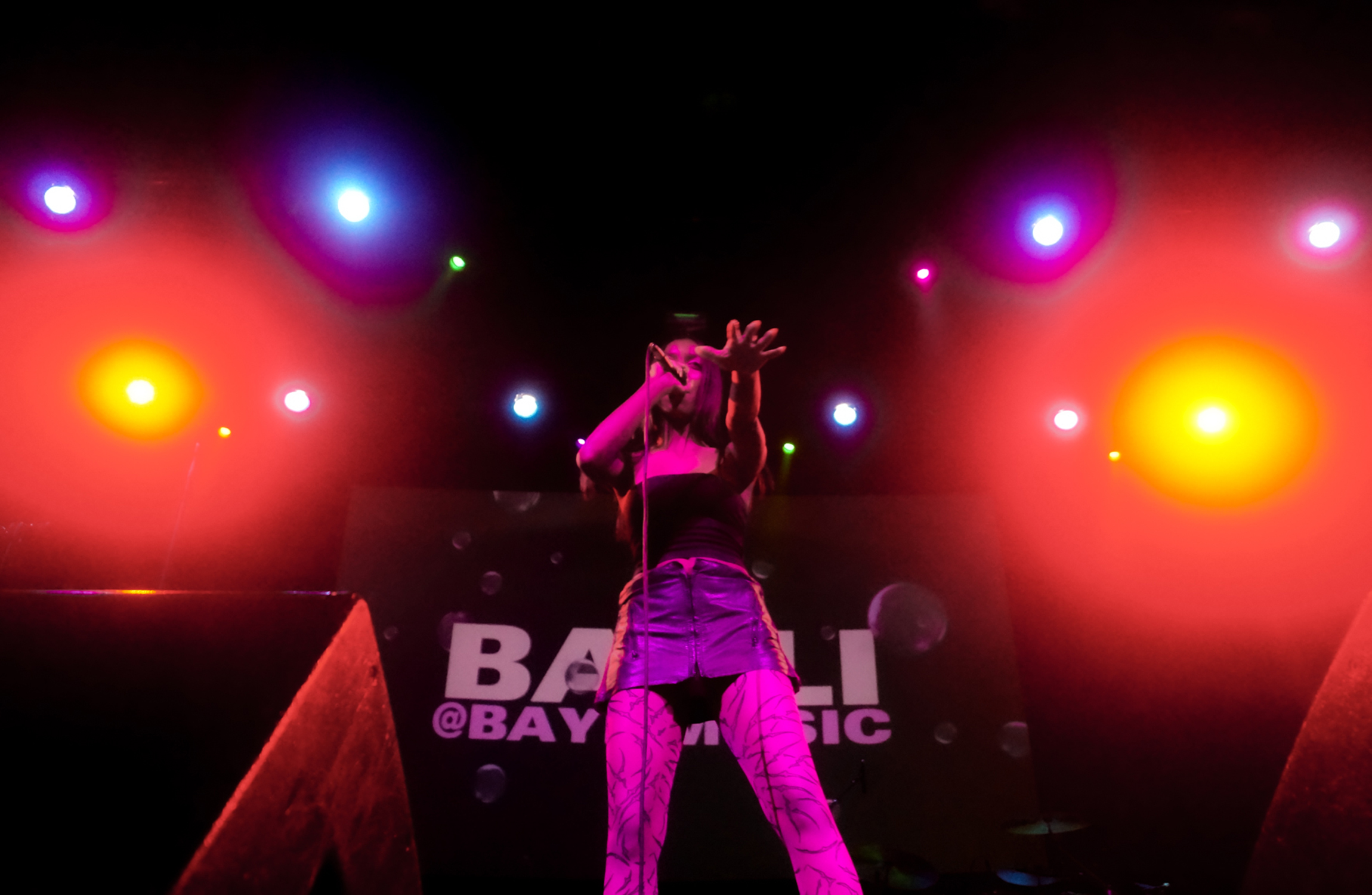 photo of BAYLI performing live